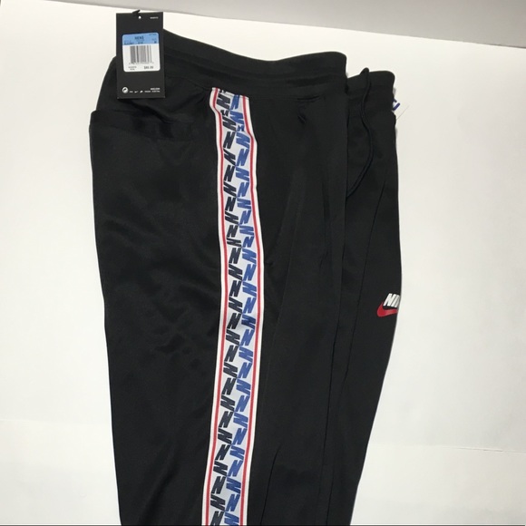 Nike NSW Taped Sides Cropped Pants 🔥🔥 - Picture 2 of 8